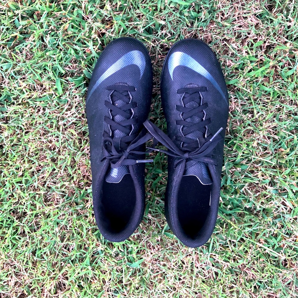 Preowned Nike Soccer Cleats black men’s size 8
